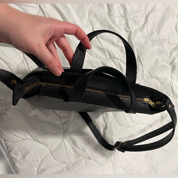 Portland leather crossbody - Picture 6 of 9